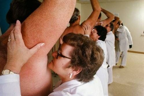 嗅觉学家或简称腋窝嗅探器